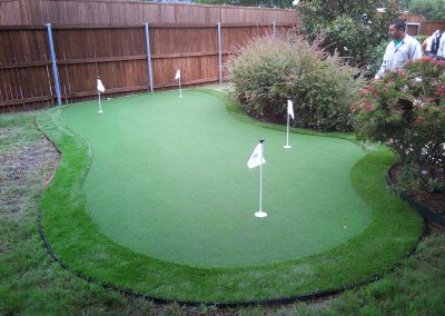 Putting green backyard artificial turf